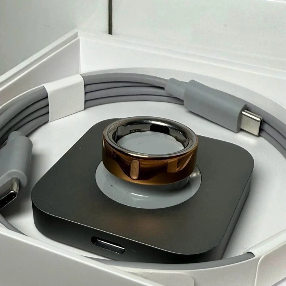 Oura Ring 4 with charger Rose Gold size 9
